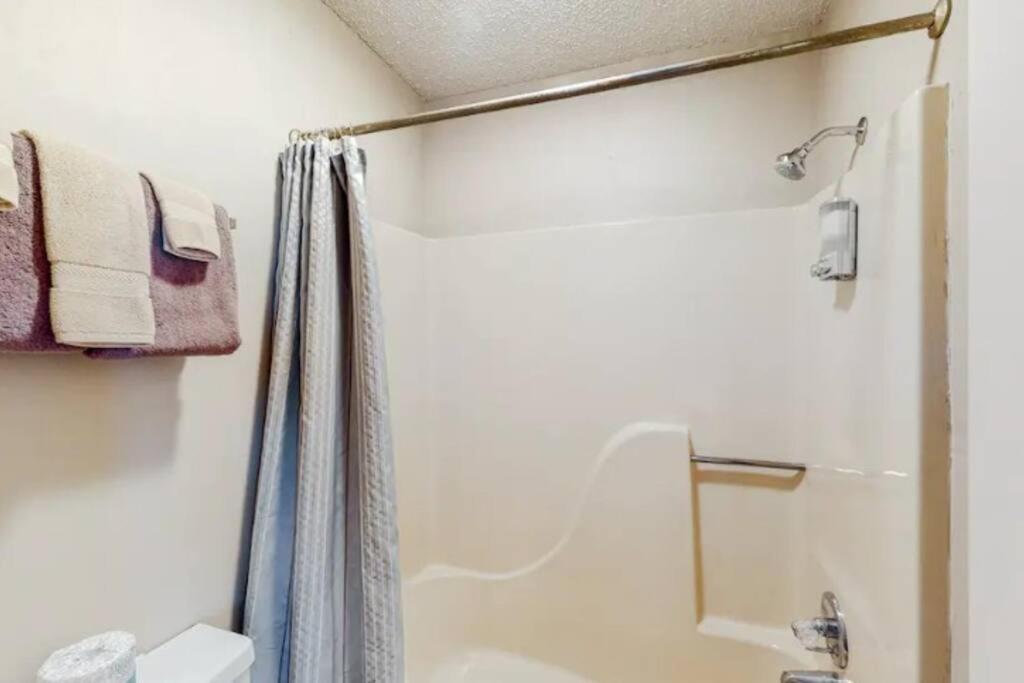 Jacuzzi Suite 206 At Tradewinds Eureka Springs Zewnętrze zdjęcie
