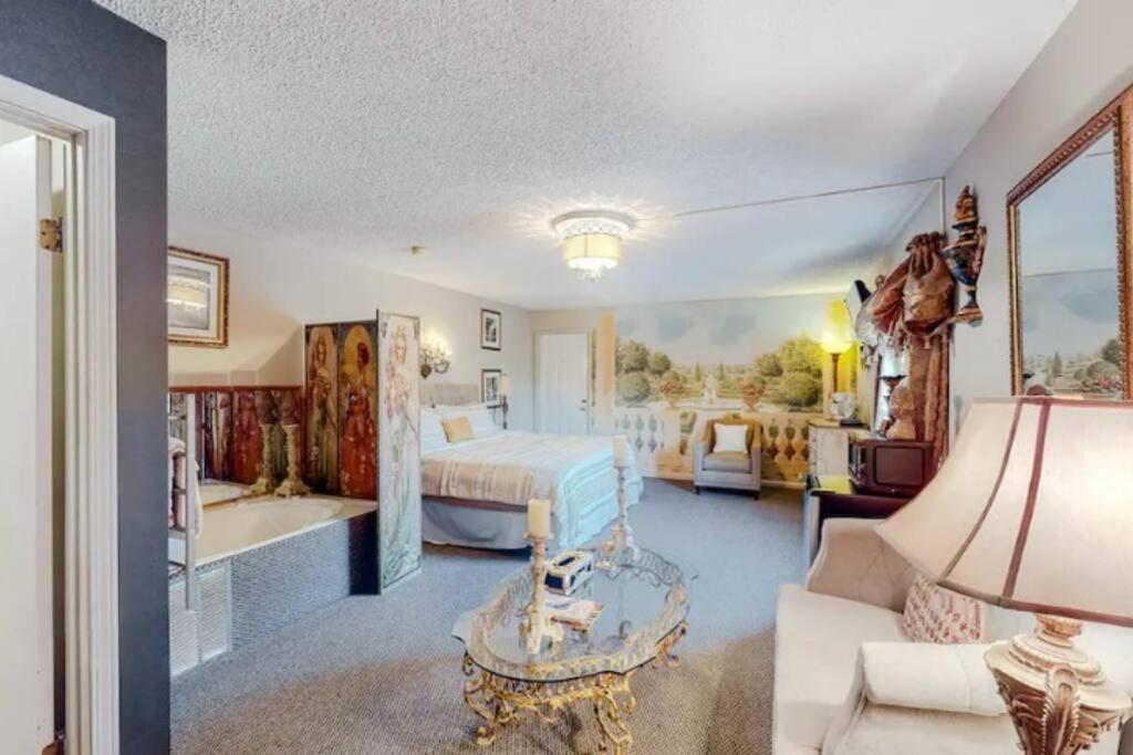 Jacuzzi Suite 206 At Tradewinds Eureka Springs Zewnętrze zdjęcie