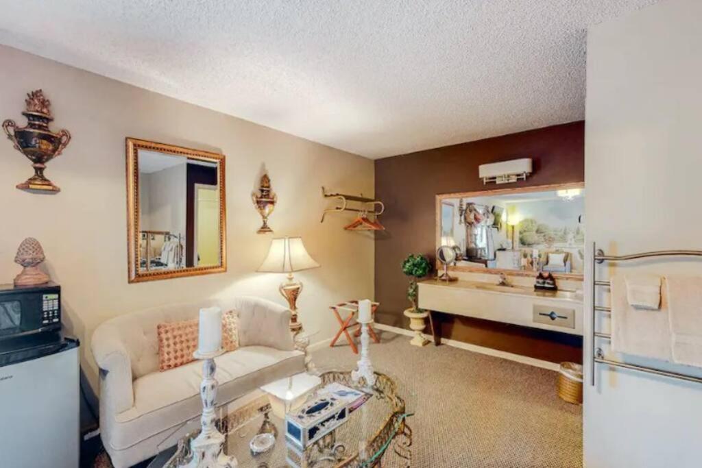 Jacuzzi Suite 206 At Tradewinds Eureka Springs Zewnętrze zdjęcie